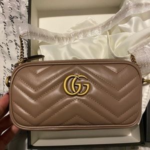 Calfskin matelasse Mini GG Marmont Chain cross body Bag nude